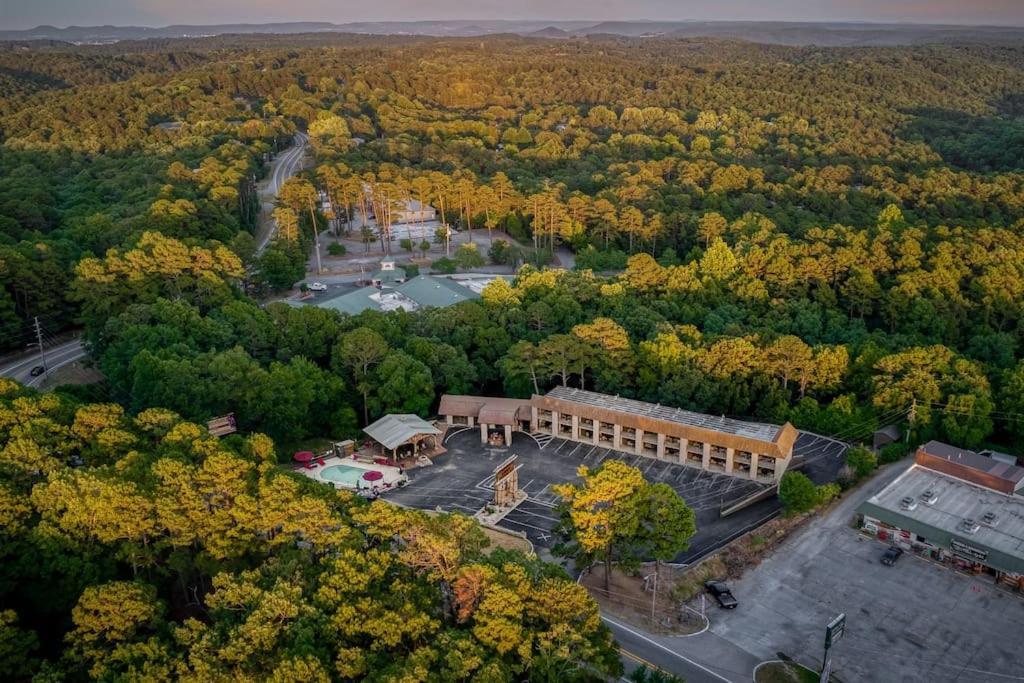 Stonegate Lodge 2 Queen Beds Fast Wifi 50In Tv Salt Water Pool Room # 305 Eureka Springs Exteriör bild